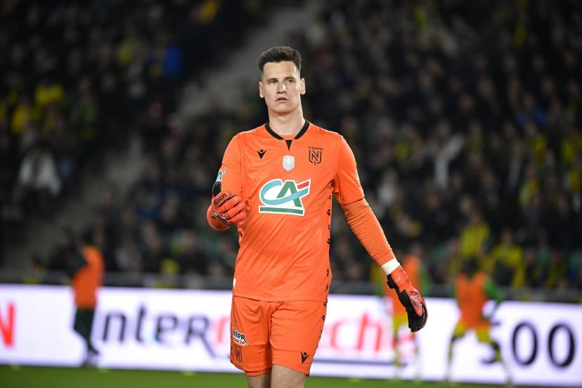 Preview Rémy Descamps Fora por Lesão: Guarda-Redes do Lyon Ausente por Até Um Mês