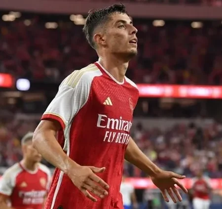 Manchester United prepara investida por “incrível” estrela do meio-campo em 2026, à frente do Arsenal