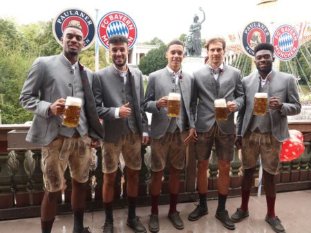 Dirigentes da Bundesliga Celebram Juntos na Oktoberfest de Munique