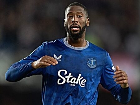 Everton “preocupado” e agora quer avançar por um avançado “tremendo” em janeiro