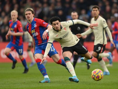 Liverpool: A Derrota Tática e a Necessidade de Mudanças Pós-Palace