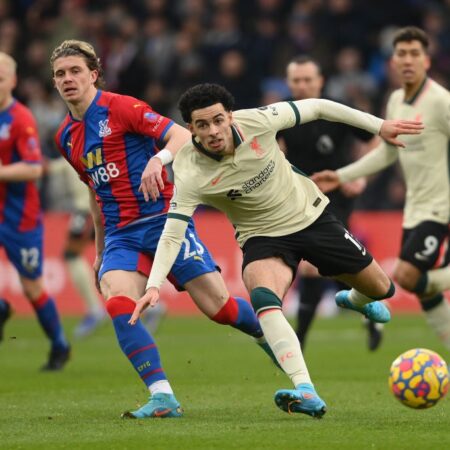 Liverpool: A Derrota Tática e a Necessidade de Mudanças Pós-Palace