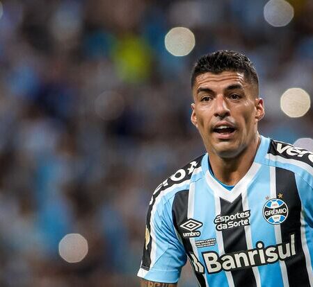 Sporting Lidera Estoril ao Intervalo com Golo de Luis Suárez na I Liga