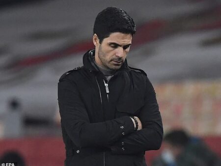 Arteta pondera deixar estrela do Arsenal no banco, apesar de ser o “Jogador da Época”
