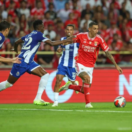 O Clássico no Porto: Futebol, Tesouras e Paixão em Barbearias e Salões