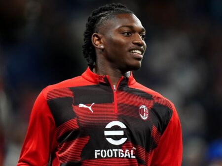 O “Caso” Rafael Leão no Milan: Desafios com Allegri, Bancadas e o Seu Futuro