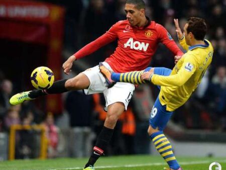 Arsenal e Man Utd Lideram Corrida por “Emocionante” Defesa Francês