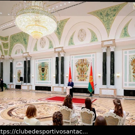 Lukashenka Declara que Defenderá as Mulheres Contra Qualquer Ofensa