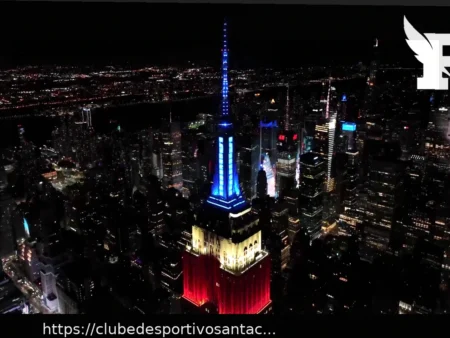 O Empire State Building de Nova York se ilumina com as cores dos países anfitriões da Copa do Mundo de 2026