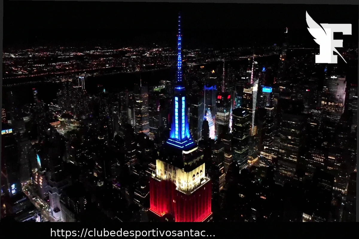 Preview O Empire State Building de Nova York se ilumina com as cores dos países anfitriões da Copa do Mundo de 2026