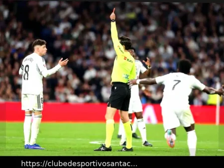 O que o árbitro disse a Arbeloa, do Real Madrid, após o cartão vermelho de Valverde contra o Atlético