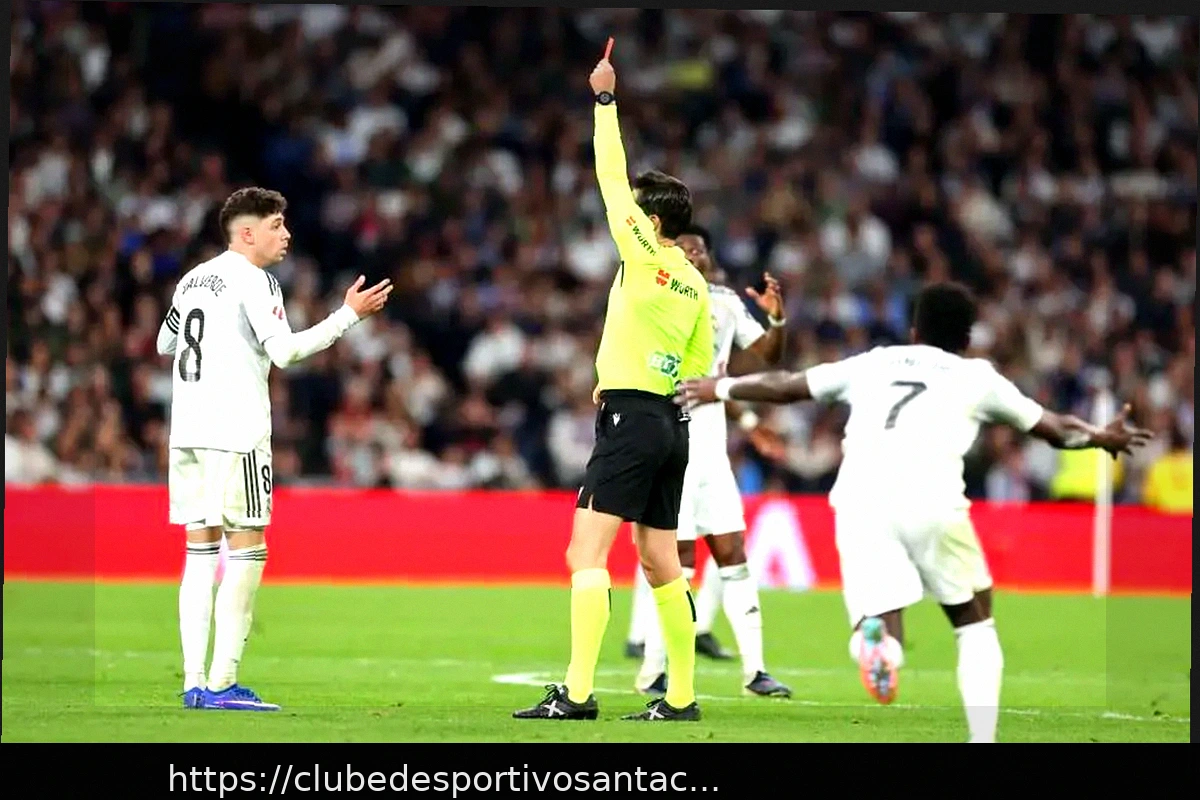 Preview O que o árbitro disse a Arbeloa, do Real Madrid, após o cartão vermelho de Valverde contra o Atlético