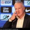 Deschamps Tenta Conter a Emoção e Recebe Aplausos em Coletiva de Imprensa