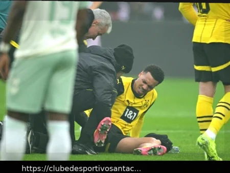 Felix Nmecha do Borussia Dortmund fora de campo por lesão