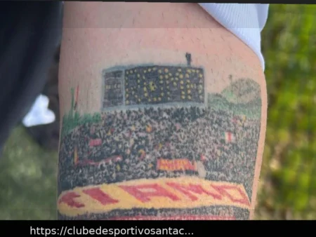 Pizarro declara amor à Roma: veja sua tatuagem para a Curva Sud