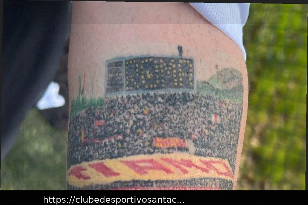 Preview Pizarro declara amor à Roma: veja sua tatuagem para a Curva Sud