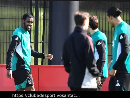Alexander Isak Perto do Retorno: Atacante Deve Integrar Treino da Equipe Antes do Confronto com o Liverpool